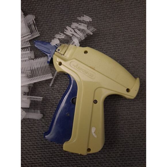 Clothing Store Pricing Labels Tagging Gun With pins Included - Picture 3 of 4